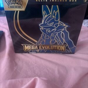 Pokemon Mega Evolution Lucario ETB